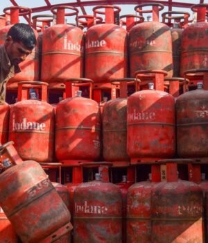 lpg_price_hike_1781069693417_1781069699778_e3dd5113-f05a-40cb-95dd-3b1704659320_1786383178422_443de235-7db9-4531-a905-18f0cb05a777.jpg