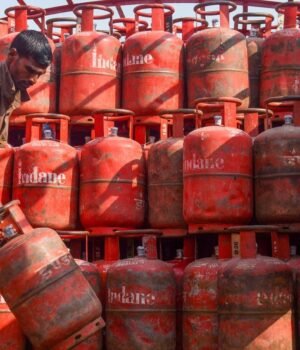 lpg_price_hike_cut_1785718844920_1785718845113_403462d3-0c6f-4c27-8dcb-d628f940e281.jpg