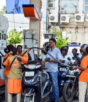 petrol_price_1785721302905_1785721303358_4feb7056-44bb-4699-a075-0e84a166c3ed.jpg