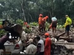 പൂഞ്ഞാർ പയ്യാനിത്തോട്ടത്ത് ഉരുൾപൊട്ടൽ: വീട് ഒലിച്ചുപോയി; മകന്റെ മൃതദേഹം കണ്ടെത്തി; മാതാവിനായി തിരച്ചിൽ തുടരുന്നു
