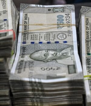 rich-politicians-02195319-16x9.jpg