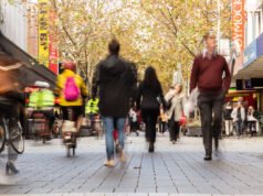 Public sector leads wage growth for sixth consecutive quarter