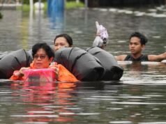 Thousands huddle in Bangkok shelters after Thai floods