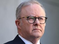 Labor mulls smart glasses ban as Albanese heads to US for tech talks