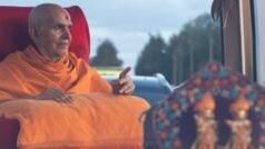 एफ़िल टावर विवाद: स्वामीनारायण संप्रदाय में महिलाओं से दूरी की क्या दलील है?