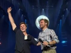 Robert Irwin joins US pop star Alex Warren on stage at Brisbane show in surprise appearance