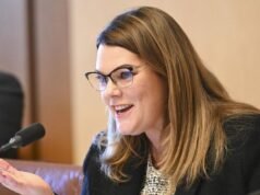 Senate report recommends triple-0 be nationalised and roaming be mandated after Optus outage deaths
