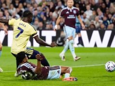 Gunners stay perfect in start to EPL title defence