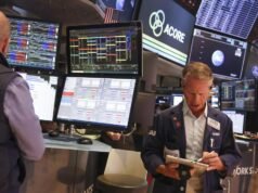 US stock futures flat as tech stocks bounce