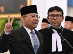 Indonesian president sacks finance minister