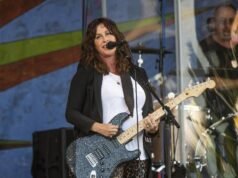 Alanis Morissette accuses ex-tour manager of blackmail