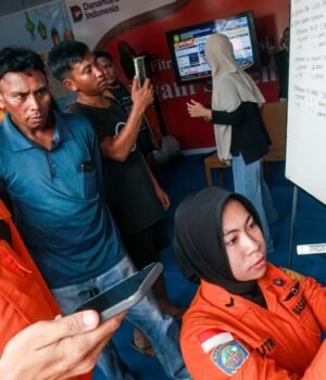 INDONESIA-ACCIDENT-FERRy_1789276660830_ed4365f6-ff20-4237-9073-d75ab389588d_1789276661104_e1d30d2f-82e9-4acd-b3d2-ca872734b482_41175e8c-aa5d-4f68-90d6-d1871f5914b7_76c687b0-524d-42c8-aeaa-637deeb5fcb7.jpg