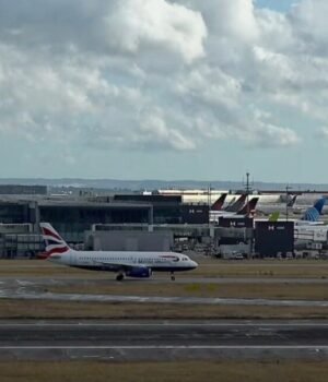 London_Airport_1788885455743_be18ac99-ed6f-4e56-af40-67bfba5c375e_1788885483290_c01a1a05-3775-4d26-bea8-564ac05bc45e_5cdf31a0-3c95-4097-9d62-f6f1fe88f609_6503d721-aede-43b3-bcdb-90f6a2adcefd.jpg