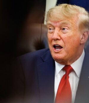TRUMP-HEALTHCARE-16_1789984507968_VpCc_1789984516992_IhWV_f049697d-5ea0-4f16-a050-8f21e56b4bb9_hbCn.jpg
