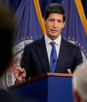 WARSH-FOMC-32_1789603059769_m5s6_1789603068009_90vm_6b2e5407-ed16-44ab-97a3-9252b6b59fc6_bI45.jpg