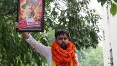 डीयू छात्रसंघ चुनावः दीपांशु शौकीन कौन हैं, जिन्होंने नंगे पैर तय किया जीत का सफ़र