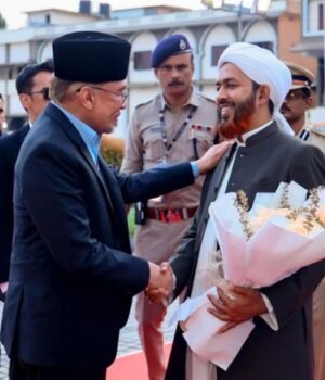 anwar-ibrahim-hakkeem-azhari-897x538.jpg
