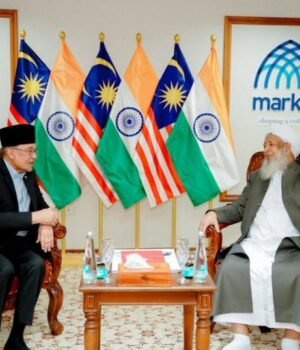 anwar-ibrahim-with-kanthapuram-897x538.jpg