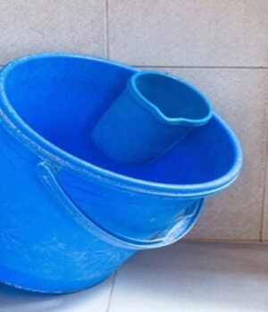 bathroom_cleaning_hacks_1789575721152_euia_1789575726173_DmKO_437e02be-fc1f-4570-a447-4447a1a1fc25_08Bh.jpg