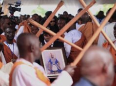 Uganda buries ex-boy-king, succession battle begins