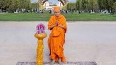एफ़िल टावर दौरे में बाप्स की मांग से क्या हिंदू धर्म की छवि पर चोट पहुँची, जानिए क्या कह रहे हैं देश विदेश के एक्सपर्ट
