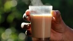 बहुत गर्म चाय या कॉफ़ी पीने से बढ़ सकता है कैंसर का ख़तरा