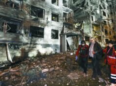 Russia pounds civilian areas as Ukraine claims advances