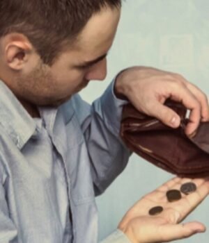 habits_that_keep_your_poor_1790088763608_52lY_1790088774152_AFlb_26470ecb-fec5-4122-b94b-29d5b73ab225_VdPx.jpg
