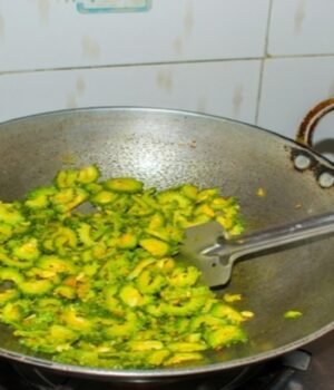 karela_cooking_tips_1789483832049_JbOy_1789483837330_BTtJ_ace1291b-67c0-4019-a49f-0ad3e8654674_zs35.jpg