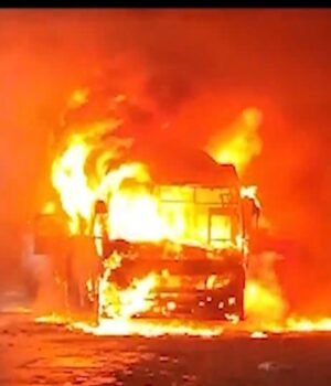 mumbai-bus-fire-042731253-16x9_0.jpeg