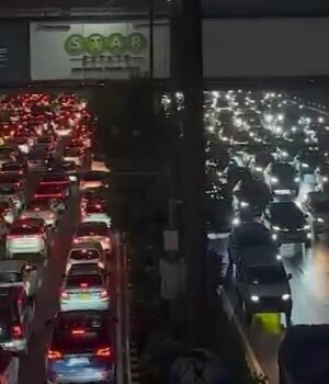 noida-greater-noida-expressway-heavy-traffic-jam-255759913-16x9.png