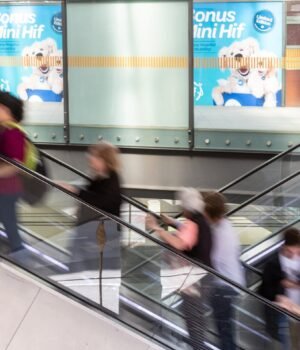 people_-_train_station_-_perth_cbd_-_crowd-1357_093a2c6936154fd4a33142c49824c618%20%283%29.jpg