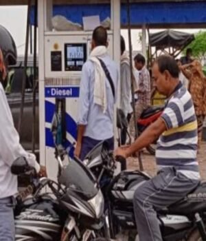petrol_price_today_1711327892682_1790039537063_9Lx8_a2cd1a0a-dea8-491f-b6be-daa721bfe009_1zcK.jpeg