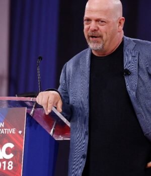 rick-harrison-of-tvs-pawn-stars-041542861-16x9_0.jpg