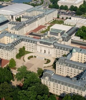 worlds-largest-college-dorm-inside-us-naval-academys-4-663-bed-bancroft-hall-244428635-16x9_0.png