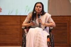 एक सड़क हादसे ने महक को व्हीलचेयर पर ला दिया, लेकिन उनकी कहानी कैसे मिसाल बन गई