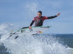 Aussie world champ sets up clash with surf sensation