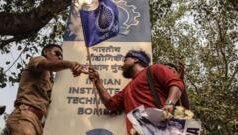 ‘मुंबई पोलिसांकडून आमच्या आंदोलनाला वेगळी वागणूक’ असा आरोप SC, ST विद्यार्थी का करतायत?