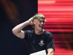Fremantle Dockers star Patrick Voss strips off top in hilarious Telethon moment that sent RAC Crowd wild