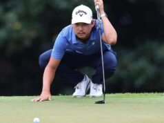 Birdie blitzes help Aussie golfers make their move