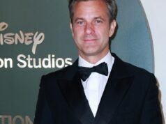 Joshua Jackson fights tears during James Van Der Beek tribute