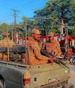 Army-personnel-patrol-outside-a-polling-station-du_1792925636840_eP1e_1792925636997_LPlU_c2b5d190-0bec-4cdf-9475-e6e7d2f05f62_MJHD.jpg