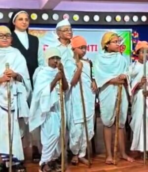 CARMEL-SCHOOL-GANDHI-JAYANTI-640x396.jpg