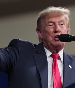 Donald_Trump_1793211385097_jjSx_1793211385262_6DX1_6b7e140d-9c69-4565-932c-f70ef9da2f59_YcGQ.jpg