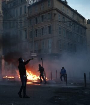 FRANCE-SOCIAL-DEMO-3_1792860931182_1SnH_1792860931329_yehV_b99f8c1a-c3dd-400c-816f-4a4cd874a254_A4VS.jpg