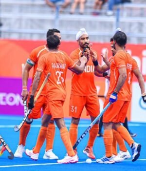 IND_hockey_team_1791024714335_UHVP_1791024714532_9mTv_c1bb300a-4c1f-4f8f-9dd2-bf5a9595db51_fqqa.jpg
