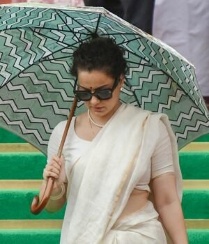 Kangna_1791451115025_LAxo_1791451130077_4xSw_2c8004a6-de61-4401-b6cf-c70f83aa058b_Bjns.jpg