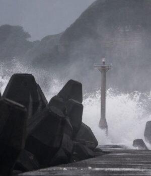 TAIWAN-WEATHER-TYPHOON-2_1792759221871_NP2U_1792759240834_Lzad_bf066f98-d6b6-4035-9bce-9fdf5cf8504c_i4EE.jpg