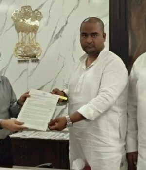 according-to-the-complaint-submitted-to-the-telangana-chief-electoral-officer--congress-bla-shafuddi-021116774-16x9_0.png
