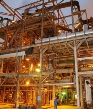 alcoa%27s%20pinjarra%20refinery%20at%20night%20%281%29.jpg